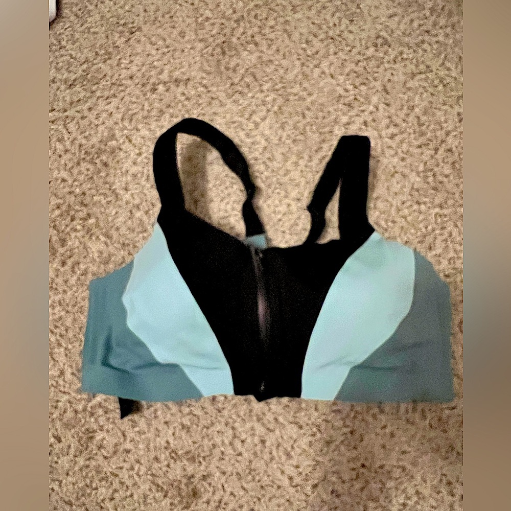 Never worn Victoria’s Secret front zip sports bra